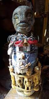 Que soit dans une demeure d'habitation, un commerce ou une entreprise,ce fétiche est doté d'énergie spirituel pour la paix.